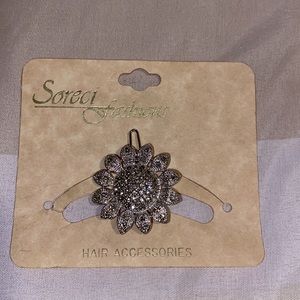 🤍NWT Rhinestone Flower Hair Pin/Barrette